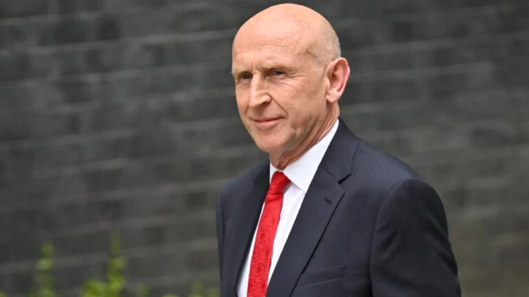 Право голосу України: чому Зеленський може зупинити будь-які мирні домовленості Трампа і Путіна без згоди Києва